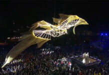 Así ha sido el espectáculo de la Crida 2026: fuego, fénix y talento valenciano para encender las Fallas Un Fénix sobrevolando las Torres de Serranos