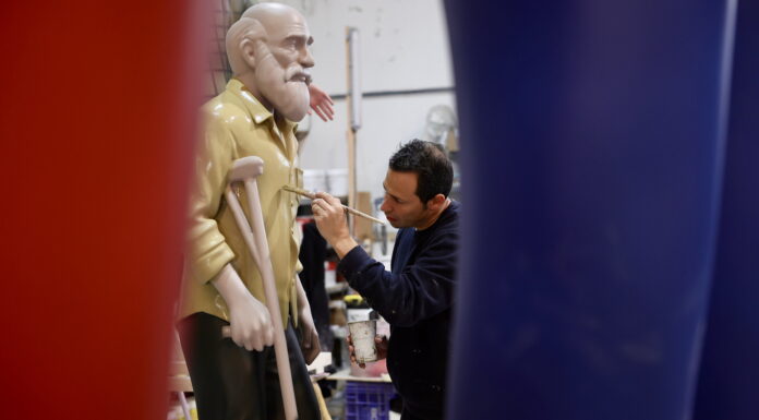 La Fallera Mayor de València descubre la Falla Municipal 2026: así es “Hope”