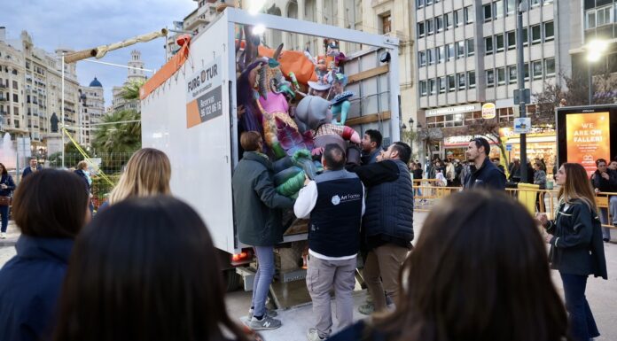 ¿Cuándo llegan las primeras piezas de la Falla Municipal a la plaza del Ayuntamiento?