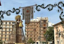 Así es la nueva decoración del entorno monumental de la Ofrenda Nueva decoración de la Ofrenda
