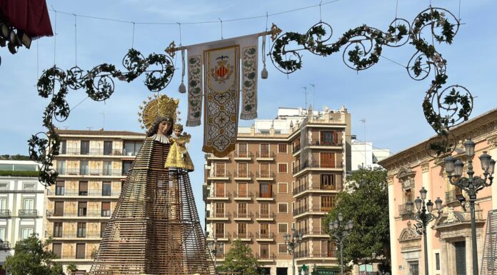 Así es la nueva decoración del entorno monumental de la Ofrenda Nueva decoración de la Ofrenda