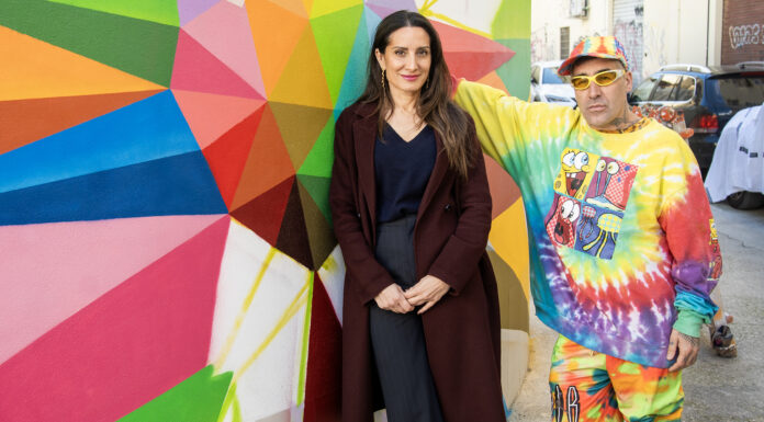 Okuda transforma un pasillo de Casa Caridad en un espacio estimulante para los niños