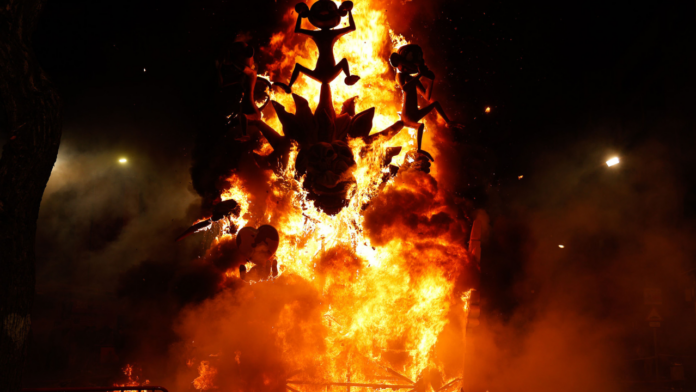 7televalencia-hora-cremà-ayuntamiento ¿A qué hora es la cremà del Ayuntamiento?