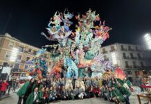 Las fallas de especial ya muestran su cara: así rematan los artistas las principales plazas de Valencia
