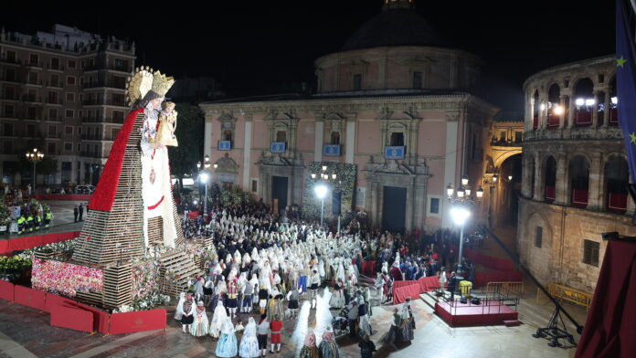 7TELEVALENCIA-ofrenda (12) Valencia estudia ampliar la Ofrenda a tres días ante el crecimiento de falleros