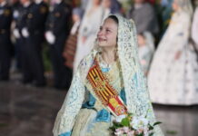 Una emocionada Marta Mercader y su Corte de Honor cierran la primera jornada de Ofrenda