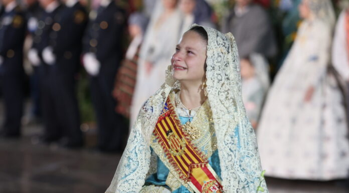 Una emocionada Marta Mercader y su Corte de Honor cierran la primera jornada de Ofrenda Una emocionada Marta Mercader y su Corte de Honor cierran la primera jornada de Ofrenda