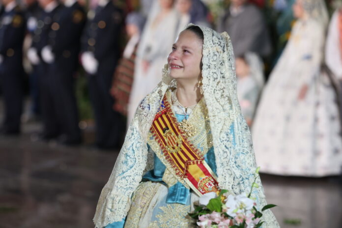 Una emocionada Marta Mercader y su Corte de Honor cierran la primera jornada de Ofrenda