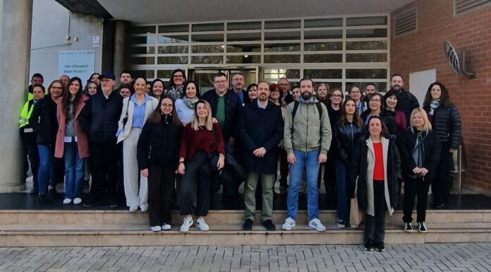 Aldaia incorpora 40 persones a través del segon Pla d’Ocupació DANA L'alcalde d'Aldaia amb els nous treballadors