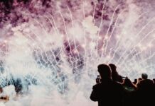 Dónde y cuándo disfrutar de Pólvora a la Mar, un espectáculo con ritmos musicales frente al marítimo Castillo de fuegos en la Marina de Valencia, pólvora. Imagen: Twitter @lamarinadevlc