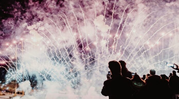 Castillo de fuegos en la Marina de Valencia, pólvora. Imagen: Twitter @lamarinadevlc