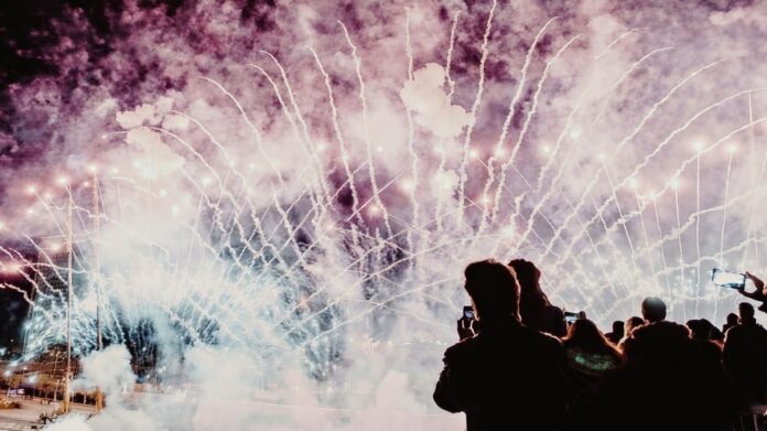 Castillo de fuegos en la Marina de Valencia, pólvora. Imagen: Twitter @lamarinadevlc