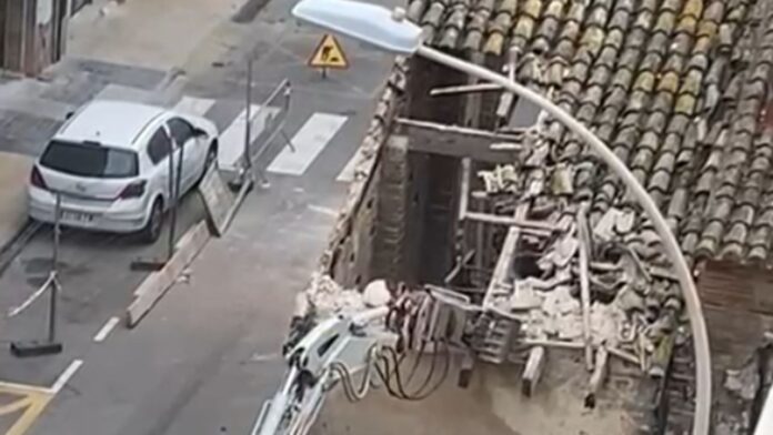 Derrumbe de una casa en Pinedo