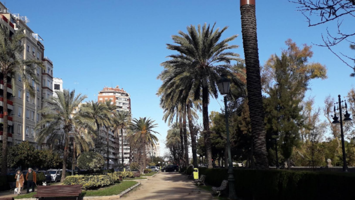 Encuentran muerto a un hombre sin hogar en un banco de Jacinto Benavente