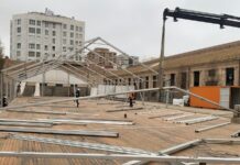 Llegan las primeras carpas falleras a las calles de València Montaje de las carpas de la Falla Exposició