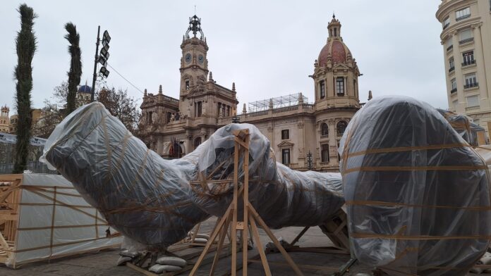 7televalencia primeras piezas Primeras piezas en la plaza del Ayuntamiento de València