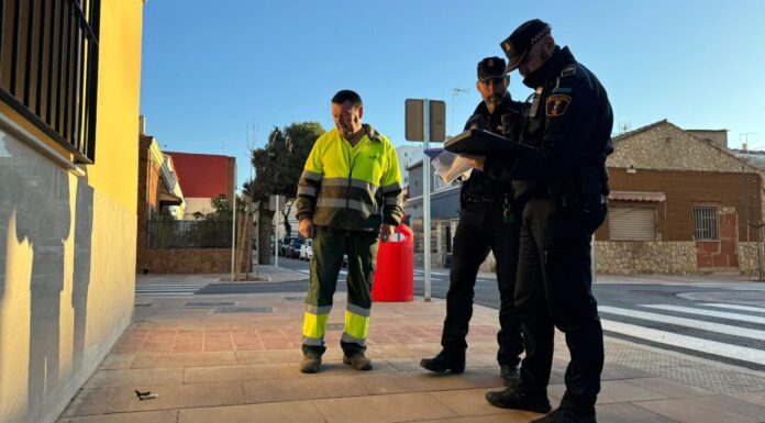 Paterna endurix les sancions amb multes de 1.000 euros per no arreplegar les deposicions canines Campanya ADN caní de Paterna