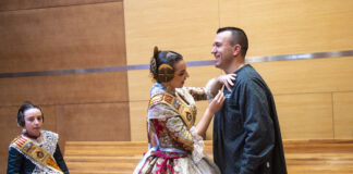 Mompó agradece a Fallers pel Món su trabajo para difundir la cultura valenciana