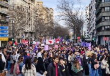 Miles de mujeres denuncian la asimetría entre sexos el 8M