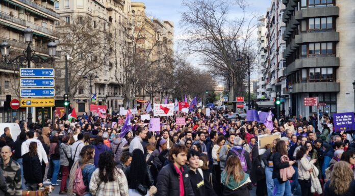 Miles de mujeres denuncian la asimetría entre sexos el 8M