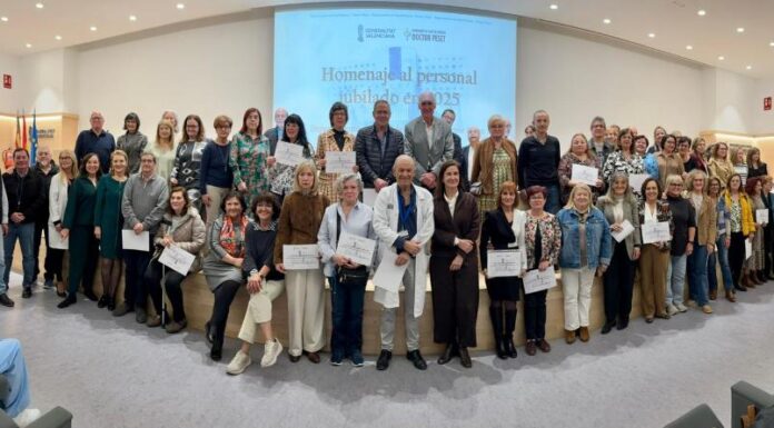 Emotivo homenaje a 114 profesionales sanitarios que han dado la vida por pacientes del Hospital Doctor Peset