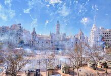 “Mundo Fallero” llena de pólvora y color el corazón de València