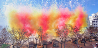 'Catarsis' de pólvora en Valencia: una mascletà atronadora hace estallar de emoción la plaza del Ayuntamiento