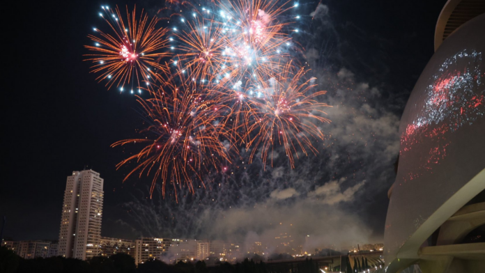 7televalencia-fuegos-artificiales Nit del foc 2026: este es el mejor sitio para disfrutar del castillo de esta noche