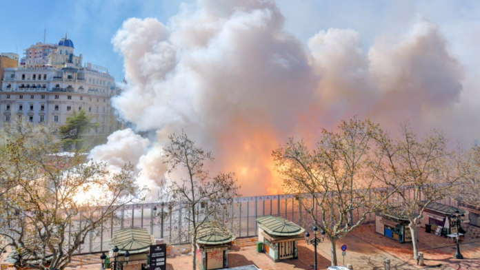 7televalencia-mascleta La mascletà hace vibrar Valencia con una potente 'ruta de la pólvora'