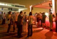 Violan a una joven en unos baños portátiles de la Marina de Valencia Violan a una joven en unos baños portátiles de la Marina de Valencia