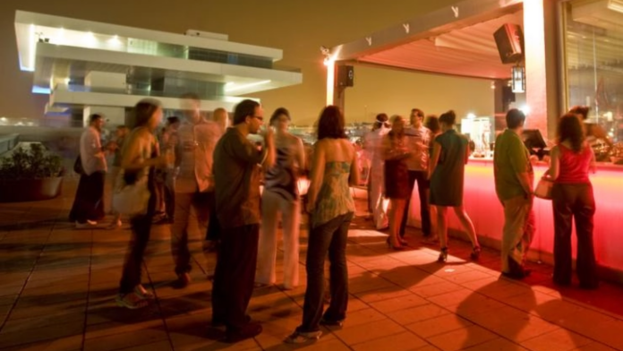 Violan a una joven en unos baños portátiles de la Marina de Valencia