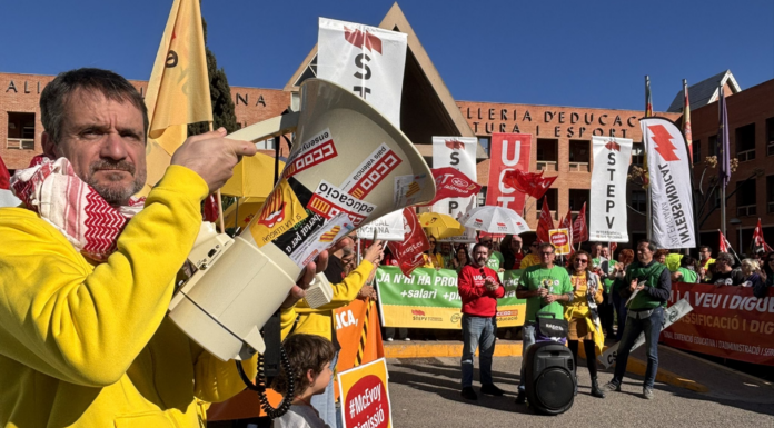 La huelga de educación vacía las aulas y moviliza piquetes y protestas en toda la Comunitat Valenciana