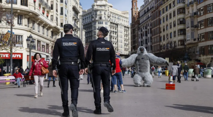 Expulsan a dos carteristas de Valencia y se les prohíbe entrar en Fallas Expulsan a dos carteristas de Valencia y se les prohíbe entrar en Fallas