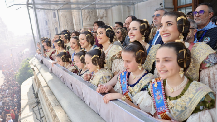 Vulcano hace estallar Valencia con una mascletà de 214 kilos en el gran fin de semana fallero