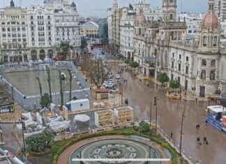 La Plaza del Ayuntamiento entre lluvias