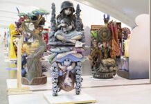 La falla Sueca Literato Azorín gana el Ninot Indultat con un genial efecto espejo