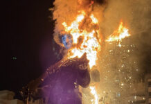 La cremà de la falla municipal ‘Hope’ en imágenes