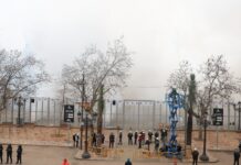 La lluvia paraliza la mascletà de Pirotecnia Crespo en pleno disparo