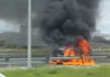 Un coche se incendia en la carretera AP-7