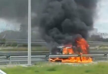 Un coche se incendia en la carretera AP-7