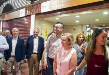 La Diputació duplicarà els bons comerç i destina 10,5 milions per a arribar a totes les comarques valencianes Els representants de la Diputació de València