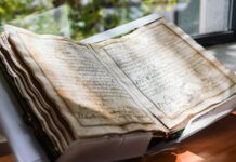 Localizan un libro manuscrito del siglo XVII procedente del Colegio del Arte Mayor de la Seda de València