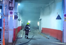 Incendio en un garaje tomado por indigentes en la calle Xàtiva