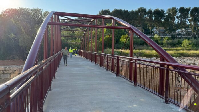 7televalencia 260420_foto_VICE3_Puesta en servicio_Pasarela Xiva 3 Nova passarel·la metàl·lica de Xiva