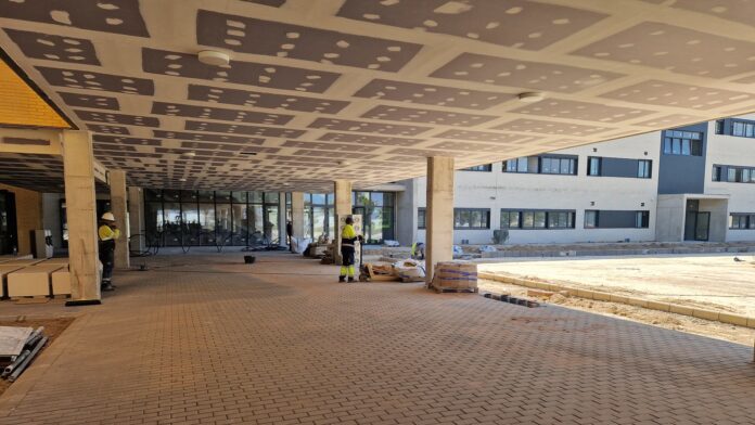 7televalencia PatioTechado_IESLaPatacona IES La Patacona d'Alboraia