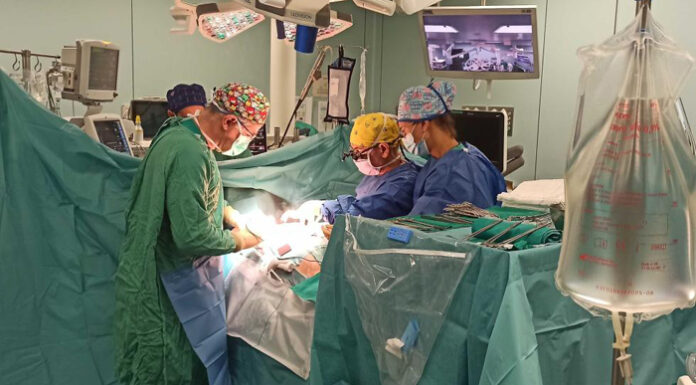 Operación de trasplante de órganos