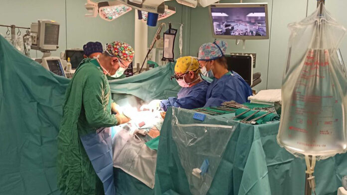 Operación de trasplante de órganos