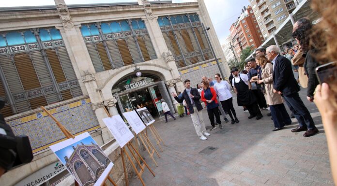 El Mercat Central recuperará los colores de la Senyera La alcaldesa de València, María José Catalá, informa de nuevas actuaciones en el Mercat Central