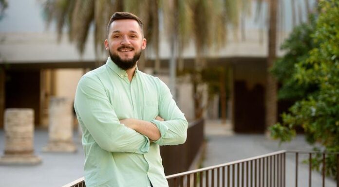 Godella impulsa una conferència per cuidar la salut emocional de les persones cuidadores Psicòleg encarregat de la xarrada