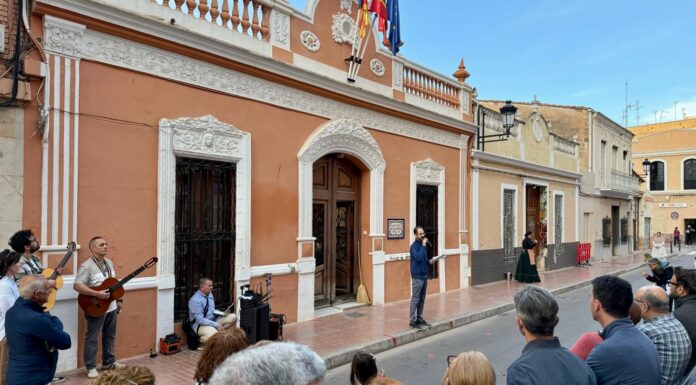 Torrent reviu el seu llegat modernista amb gran acolliment en una nova edició de “Rutes del Temps” Visita per la Ruta Modernista de Torrent